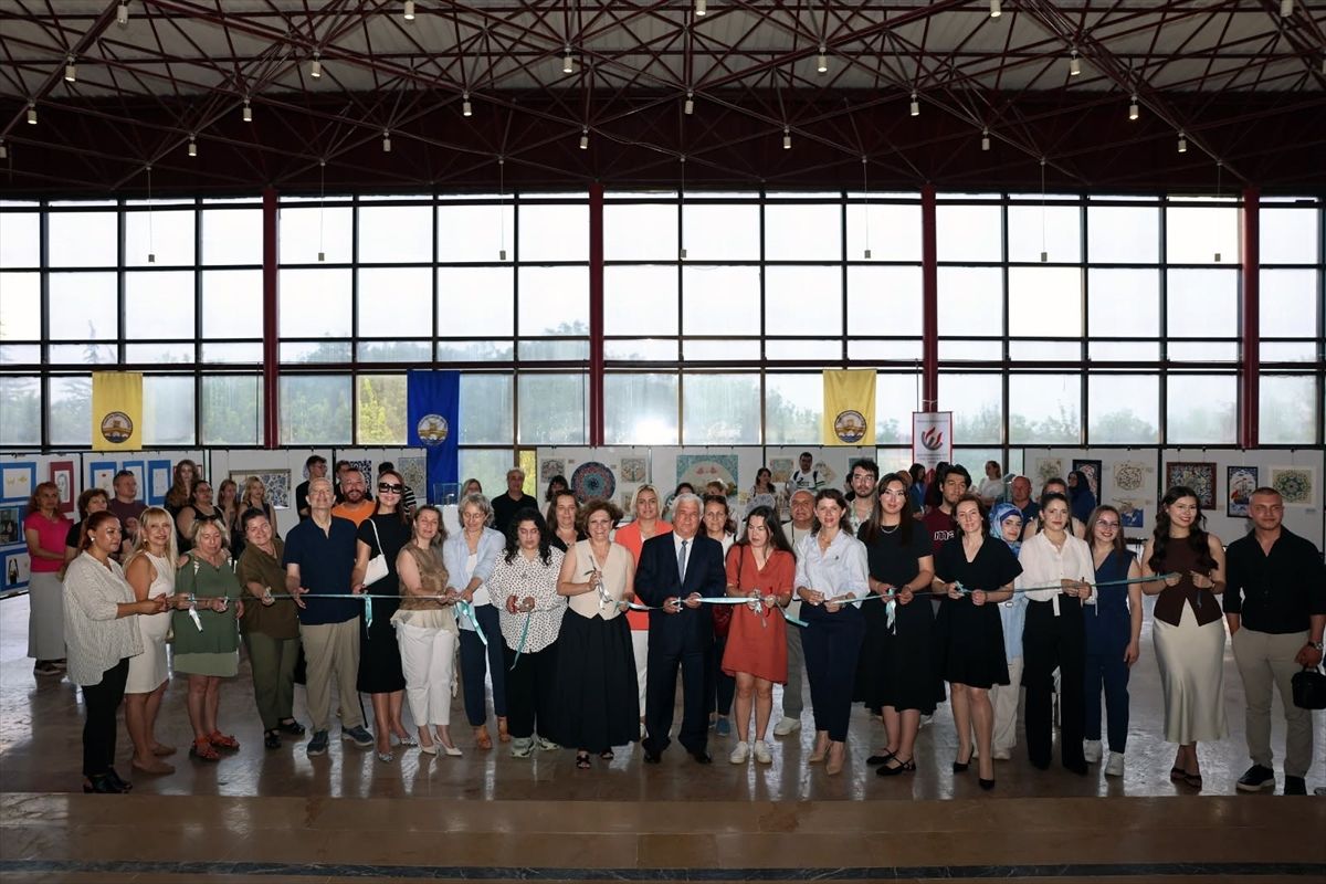 Trakya Üniversitesinde Mezuniyet Köprüsü Sergisi