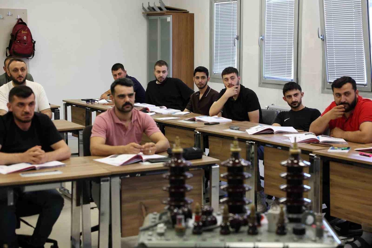 Vali Aydoğdu TEDAŞ Merkezini Ziyaret Etti