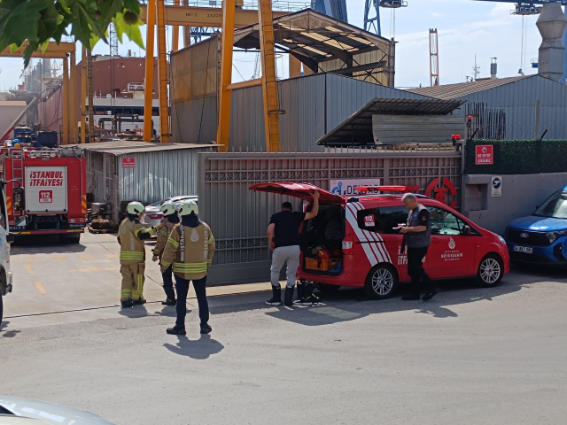 Tuzla'da Tersanede Yangın