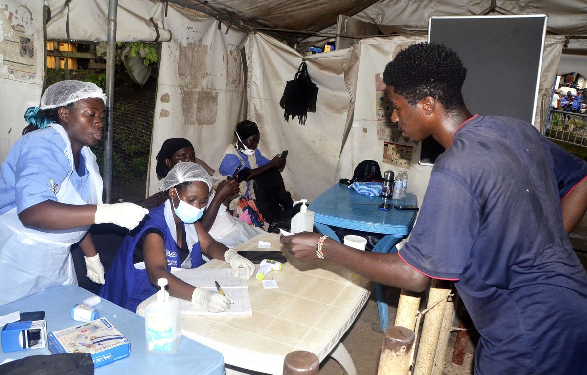 Uganda\'da Ebola Testi Zorunluluğu Kaldırıldı