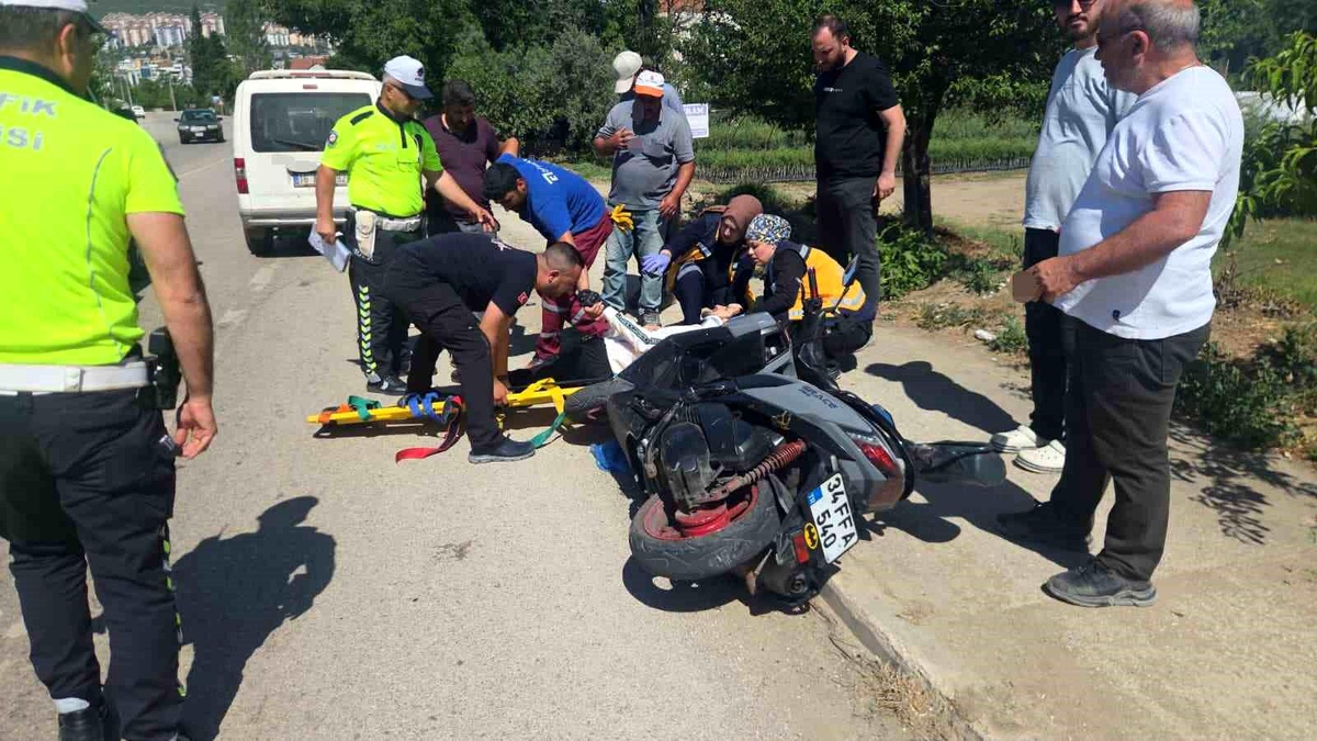 Orhangazi\'de Motosiklete Çarpan Araç Sürücüsü Yaralandı