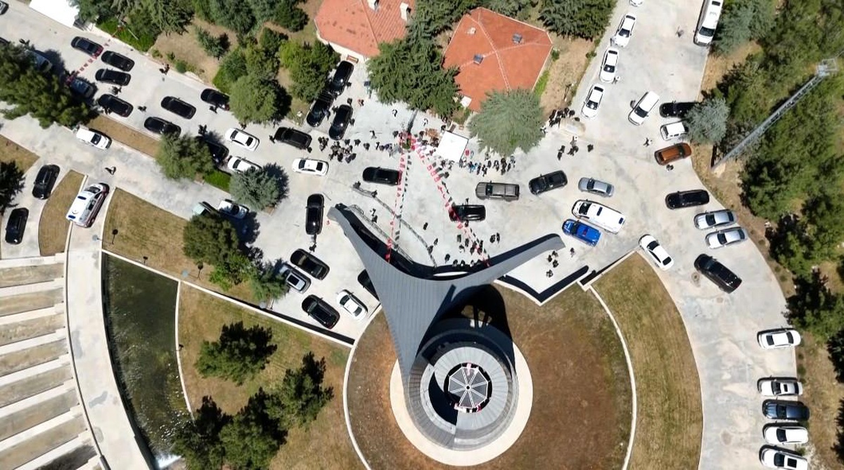 9. Cumhurbaşkanı Süleyman Demirel\'in 11\'inci yıl anmasına katılımın az olduğu gözlendi