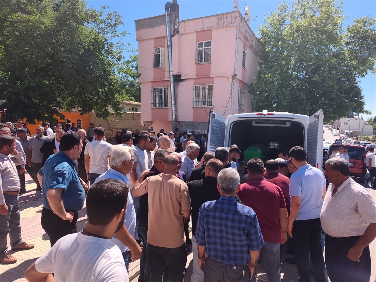 Göksu Çayı\'nda kaybolan gencin cenazesi defnedildi
