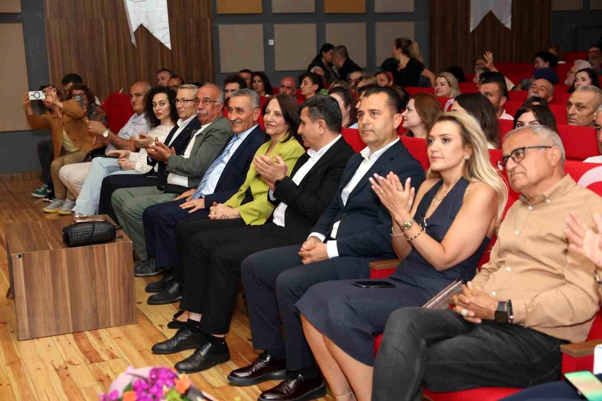 Ankara\'da \'Bir Tel Yeter\' konseri gönülleri buluşturdu
