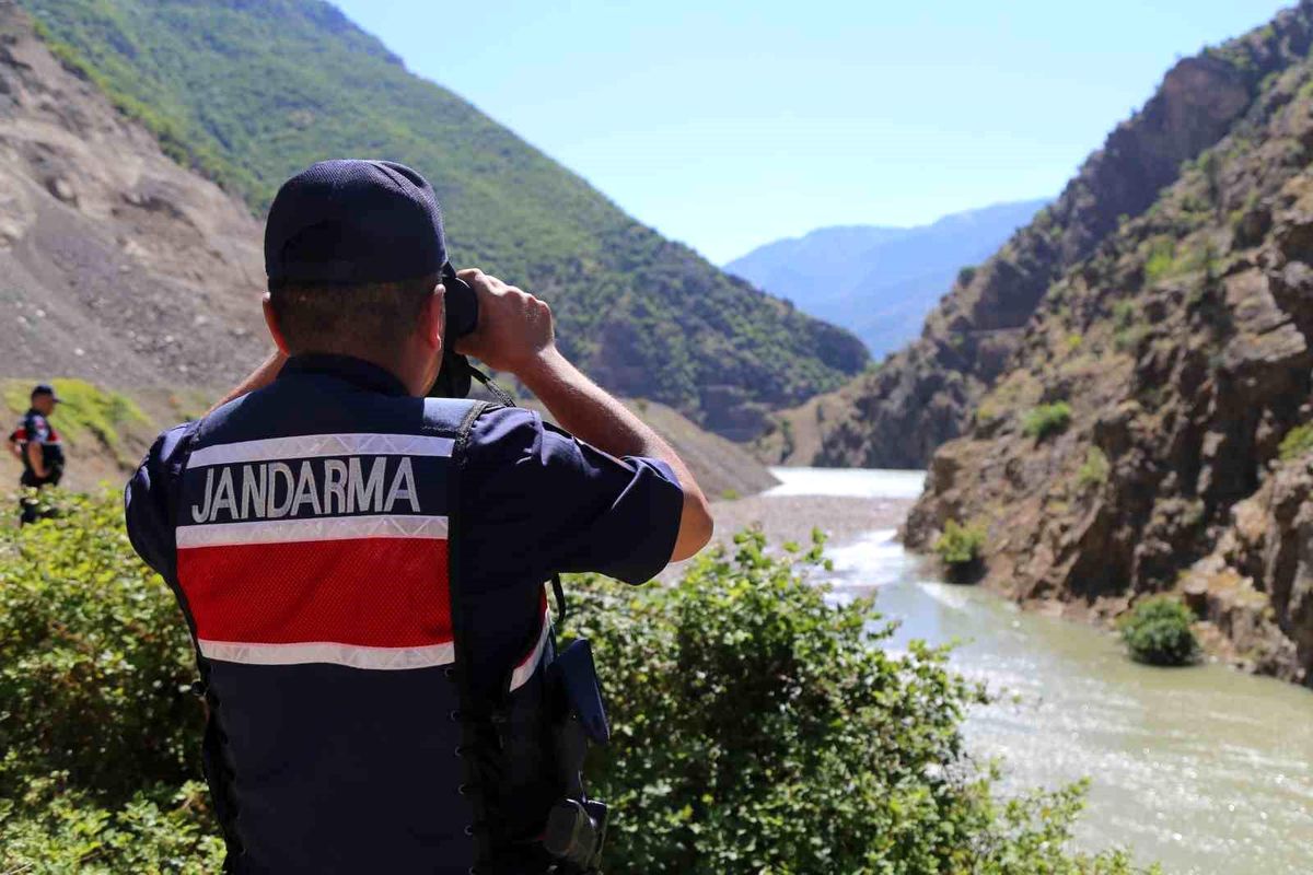 Şavşat\'ta Kayıp Baba ve Oğul için Arama Çalışmaları Sürüyor
