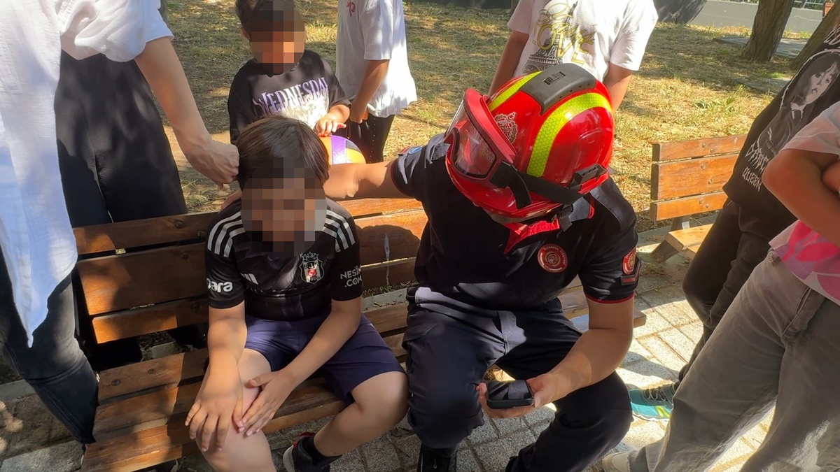 Avcılar\'da Çocuk Spor Aletine Sıkıştı