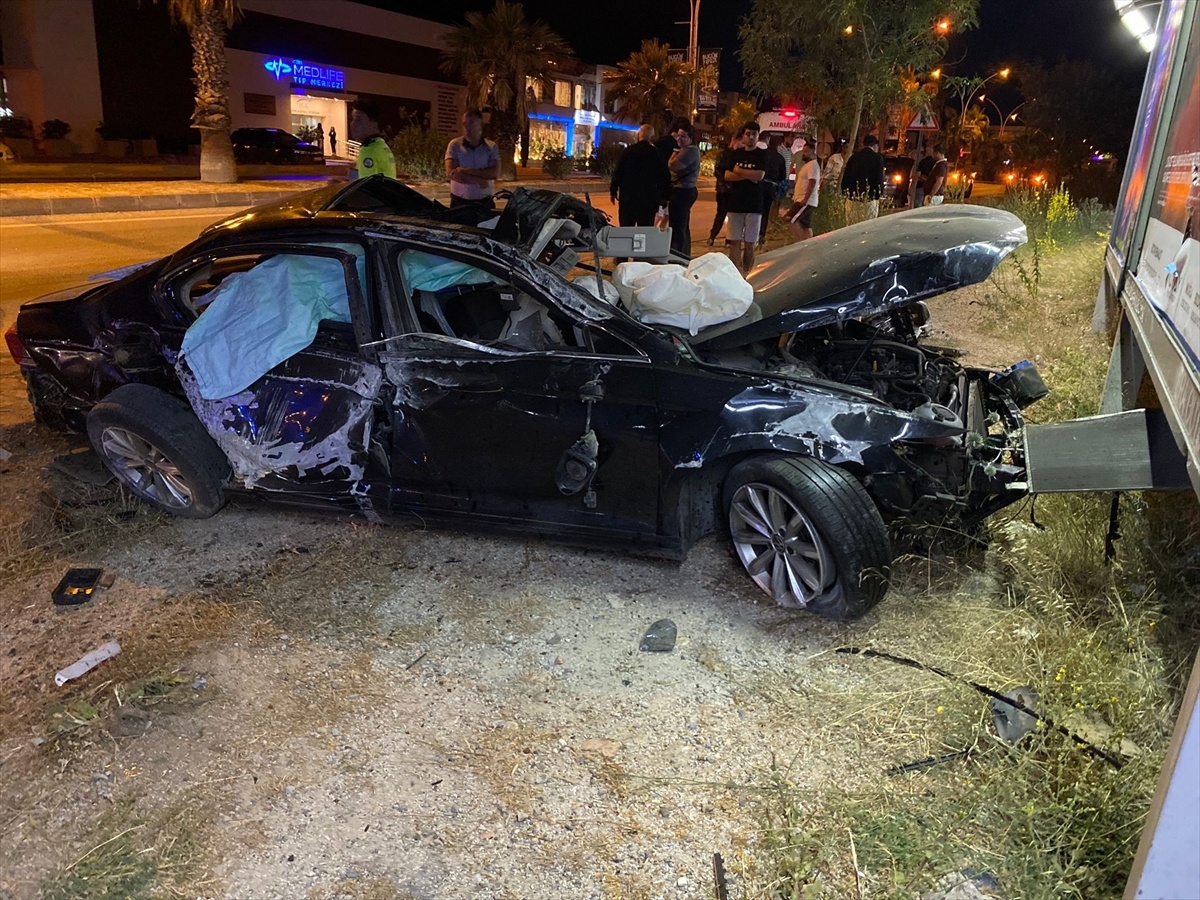 Bodrum\'da Takla Atan Araçta 3 Yaralı