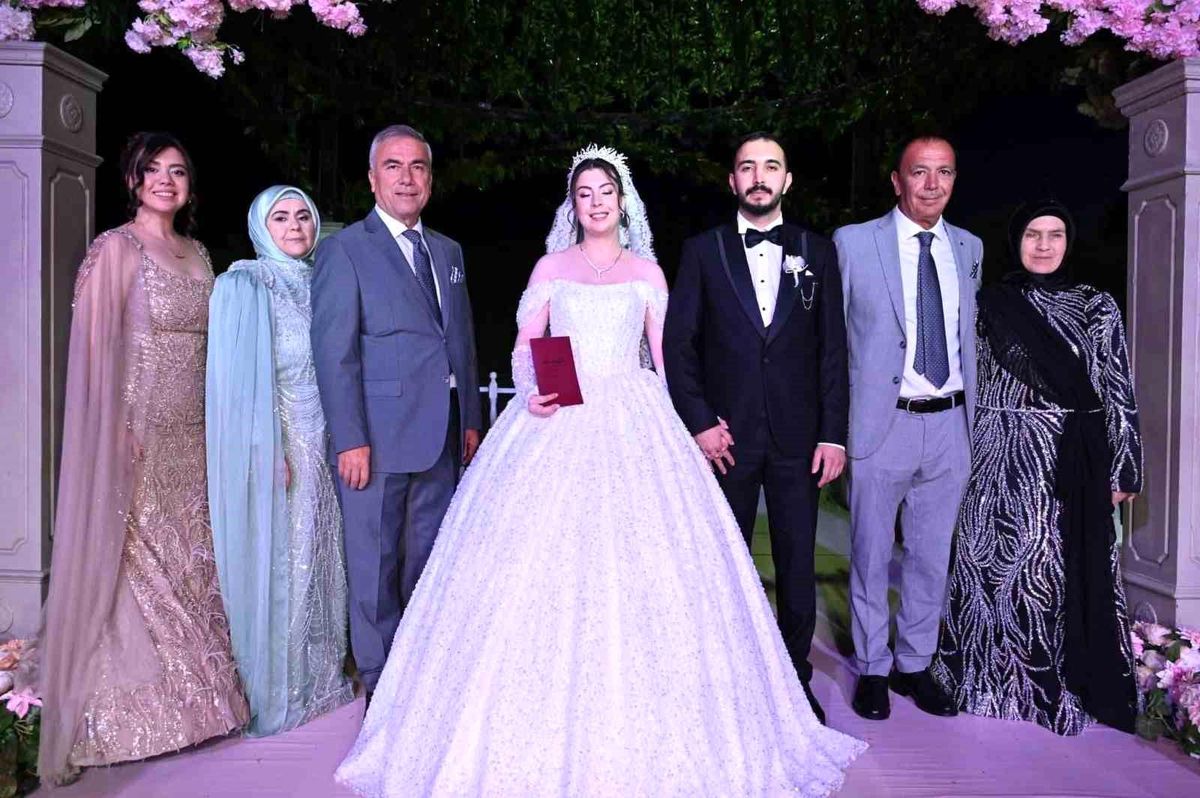 Burhaniye\'de Emniyet Müdürünün mutlu günü