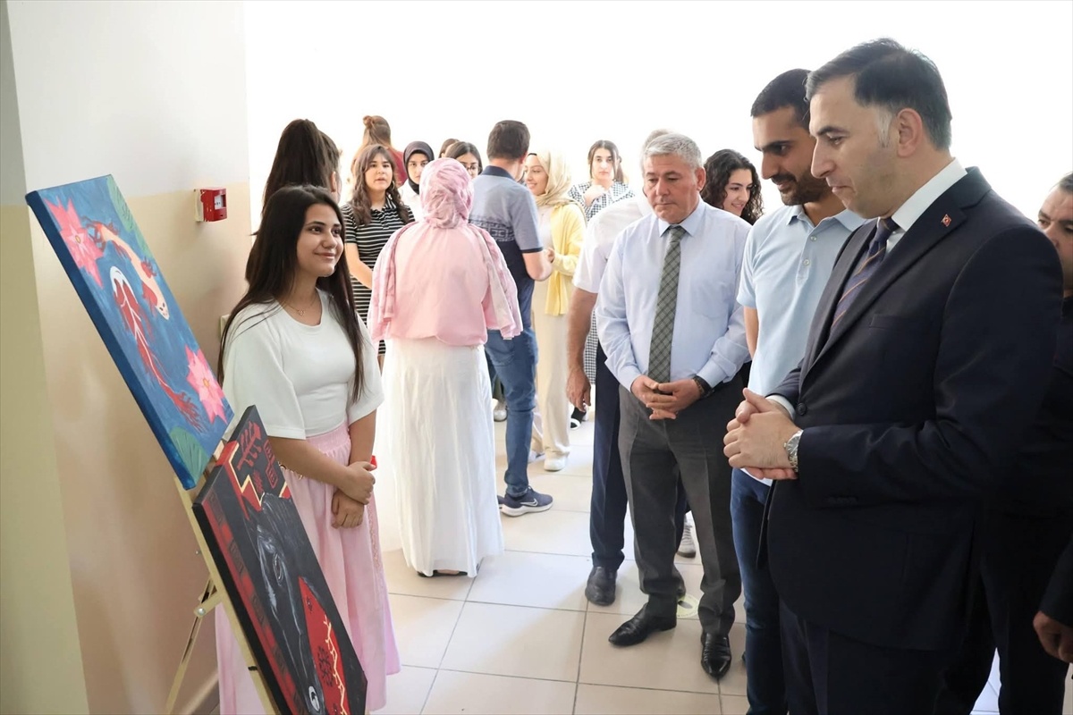 Çemişgezek\'te Öğrenci Resim Sergisi Açıldı