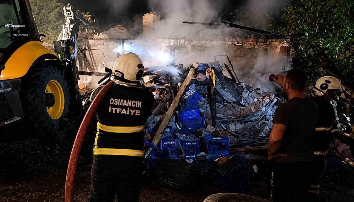 Osmancık\'ta Metruk Binada Yangın Çıktı