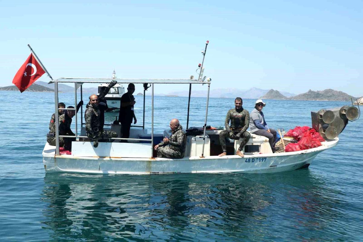Deniz dibi temizliği Turgutreis\'te yapıldı