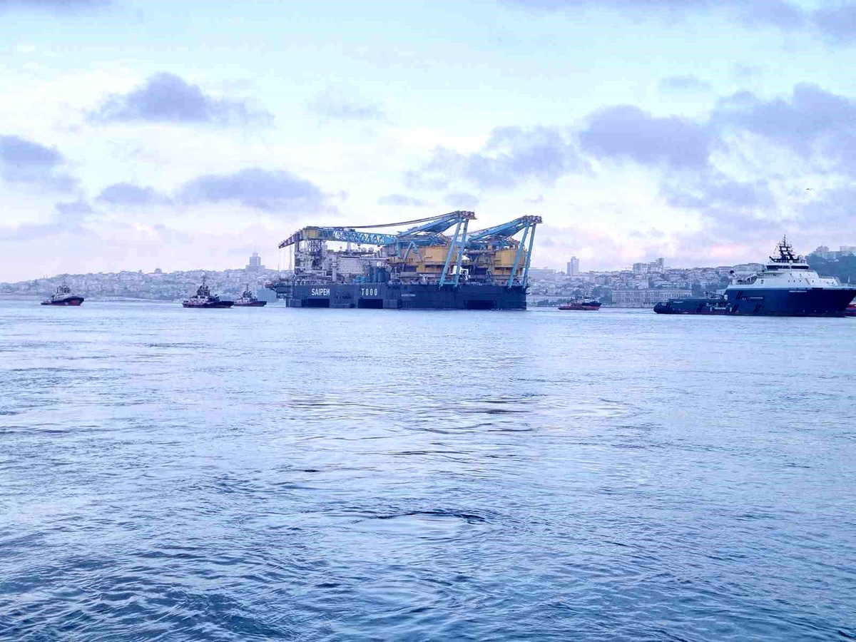 Dev vinç gemisi Saipem 7000 için Boğaz kapatıldı