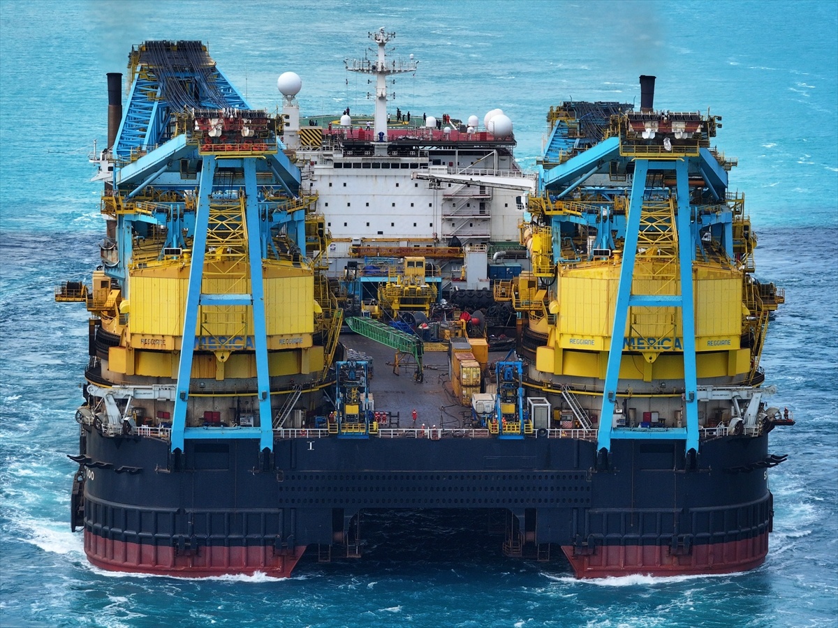 Saipem 7000 İstanbul Boğazı\'ndan Geçti