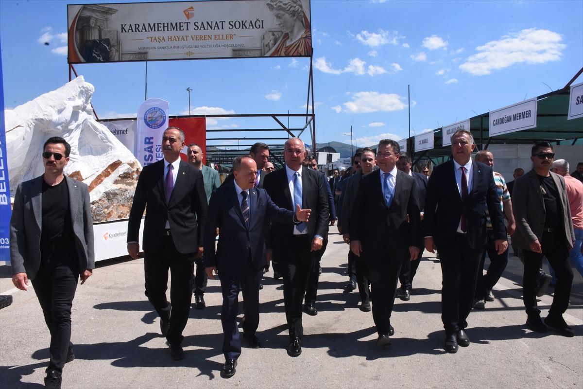 Ali Babacan Mermer Fuarı\'nı Ziyaret Etti