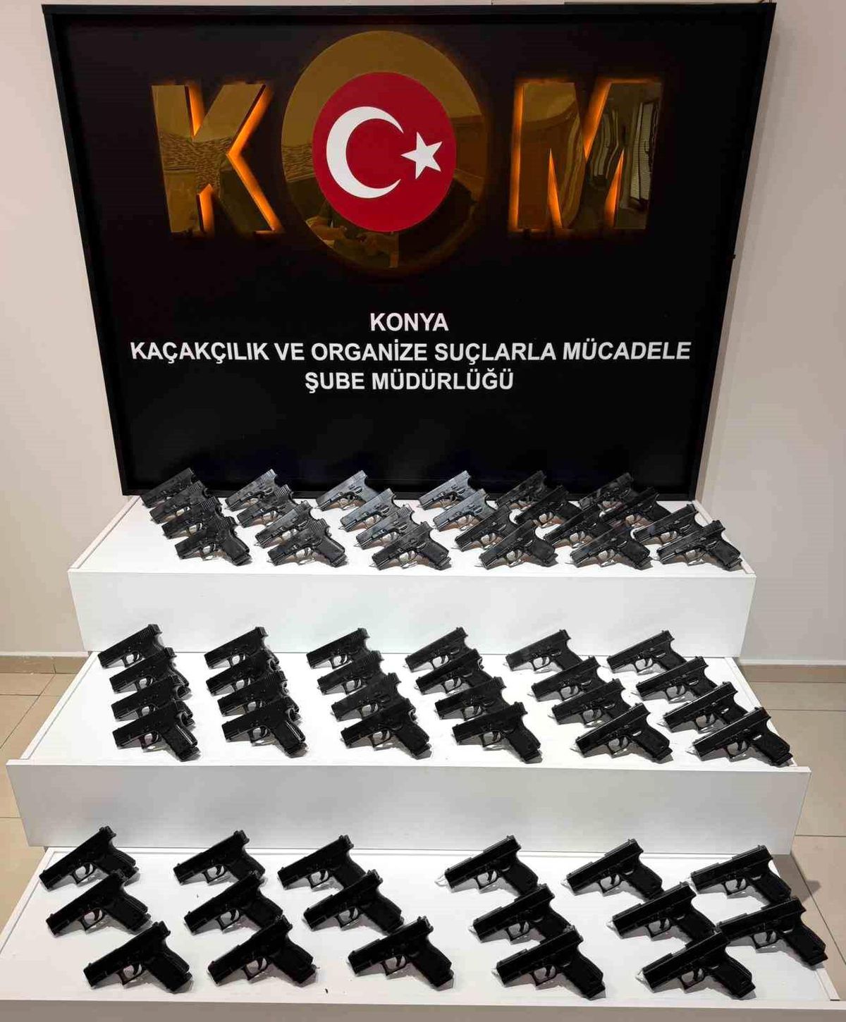 Konya\'da 65 Ruhsatsız Tabanca Ele Geçirildi