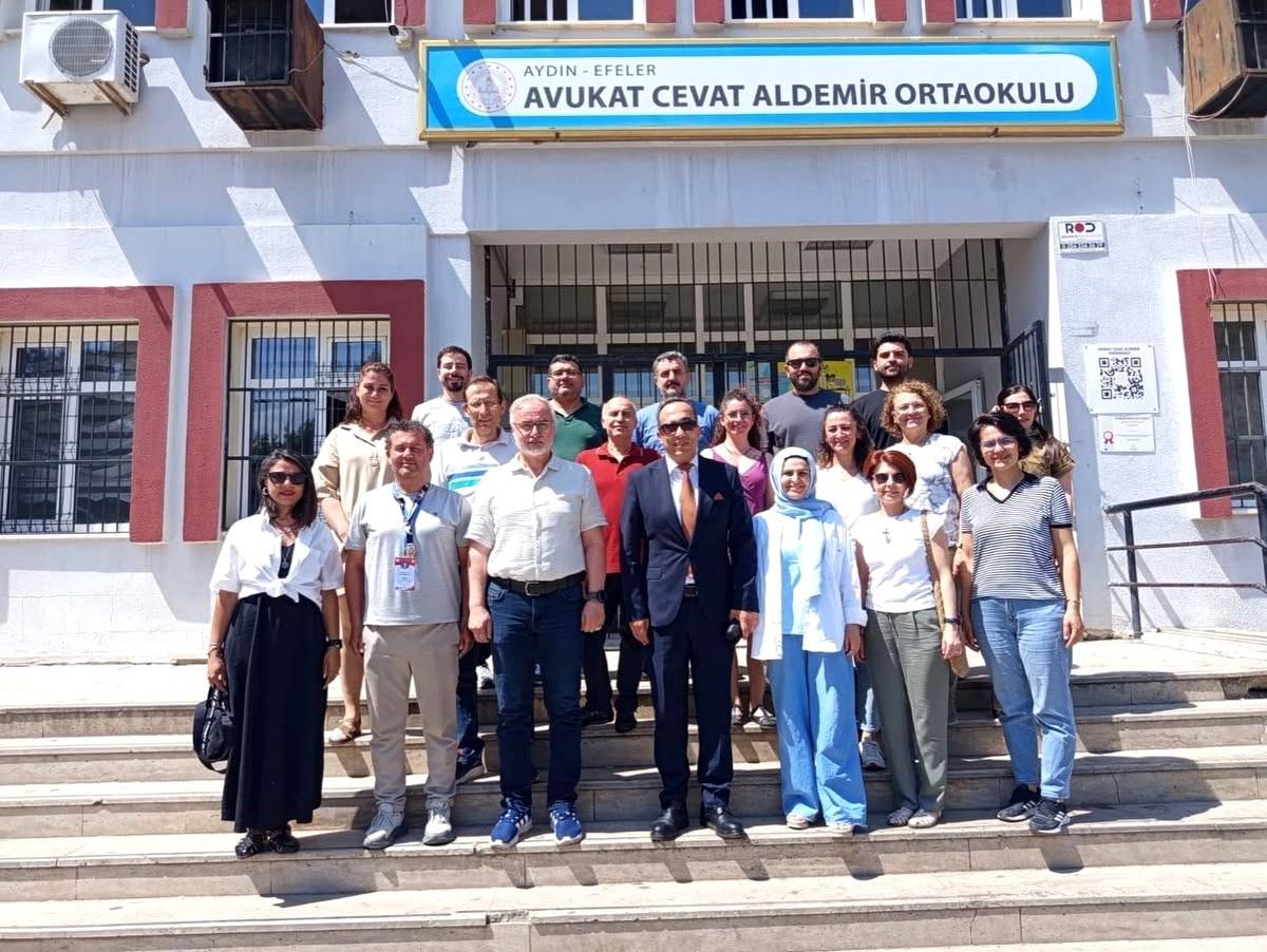 Milli Eğitim Müdürü Çomruk\'tan Okul Ziyareti