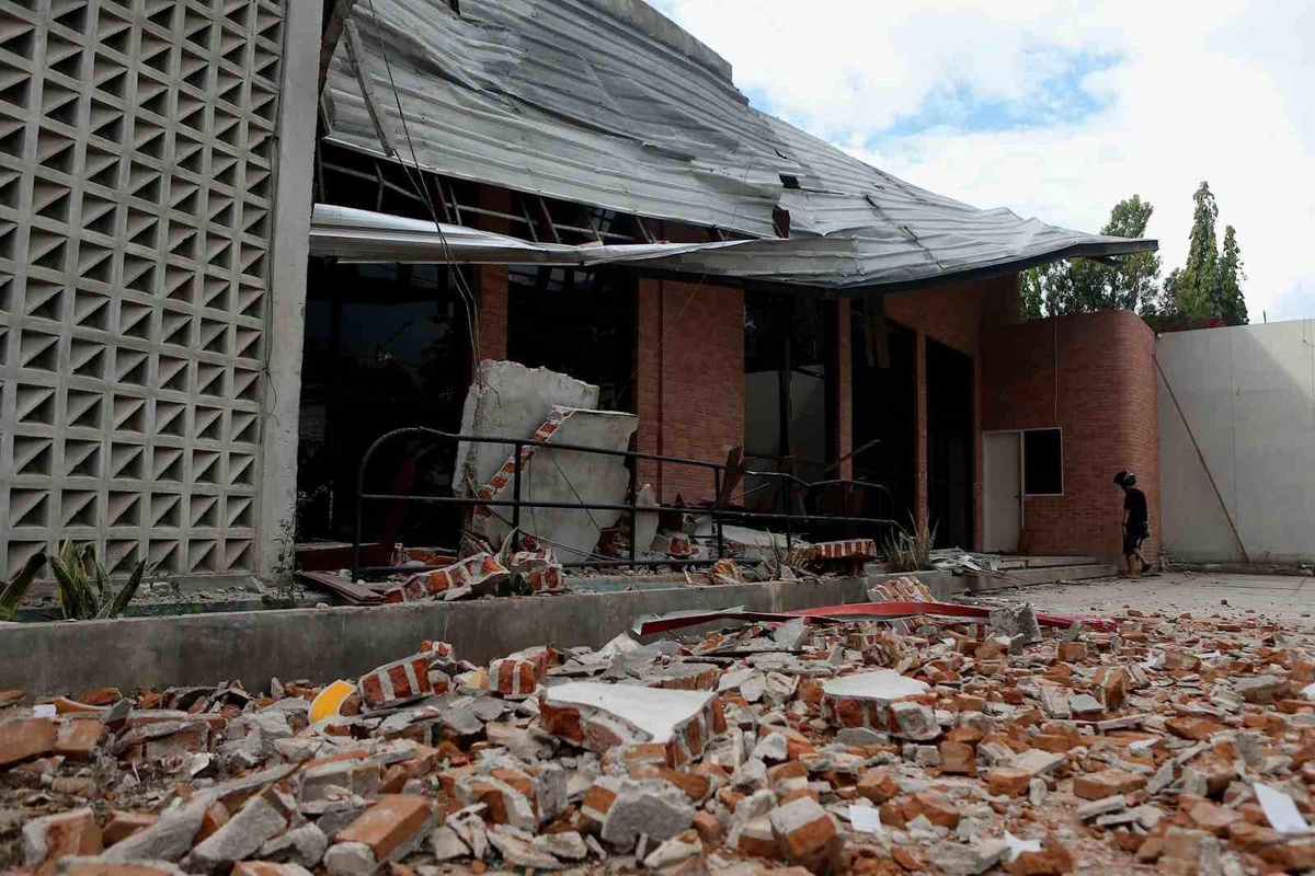 Sulawesi\'de 6.7 Büyüklüğünde Deprem: 1 Ölü, 38 Yaralı