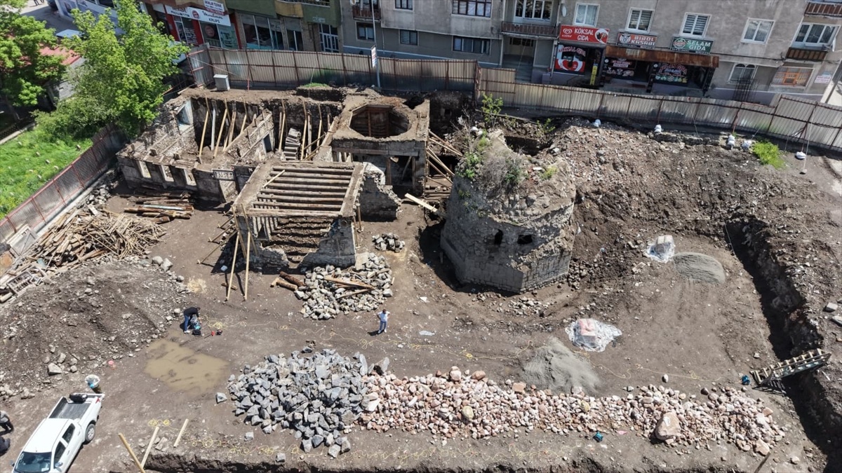 Ahi Toman Baba Kümbeti Restorasyonu Başladı