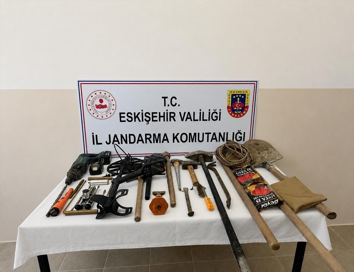 Sarıcakaya\'da Kaçak Kazı Operasyonu