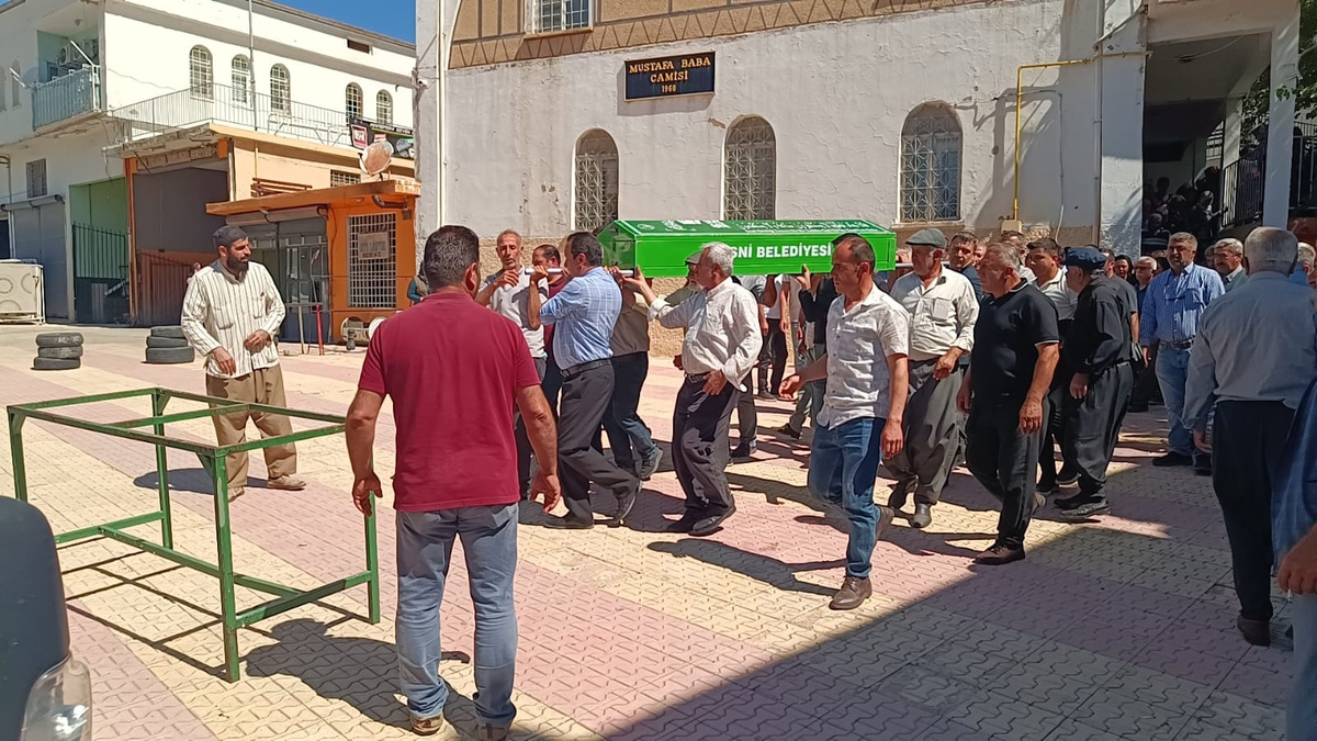 İsa Özkul\'un Cenazesi Toprağa Verildi