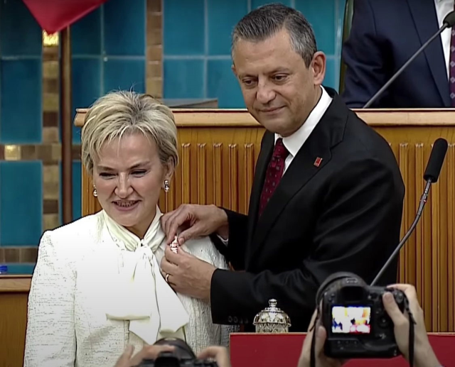 İstanbul Milletvekili Nimet Özdemir, CHP'den istifa etti