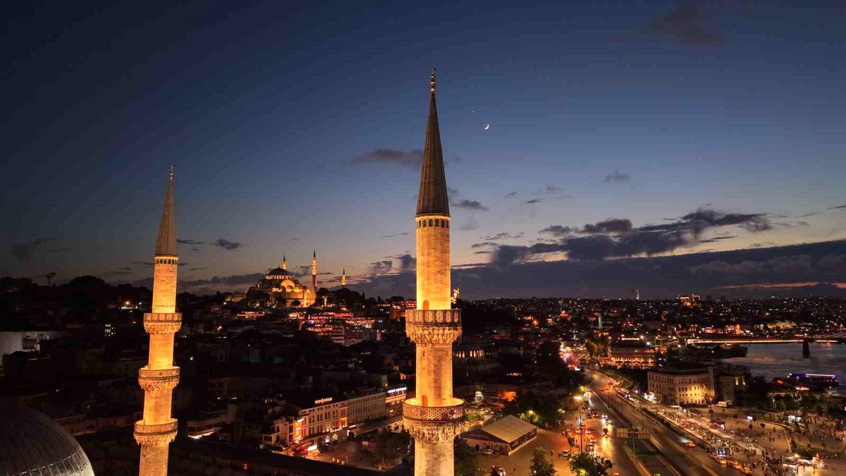 İstanbul\'da Ayyıldız Görsel Şöleni