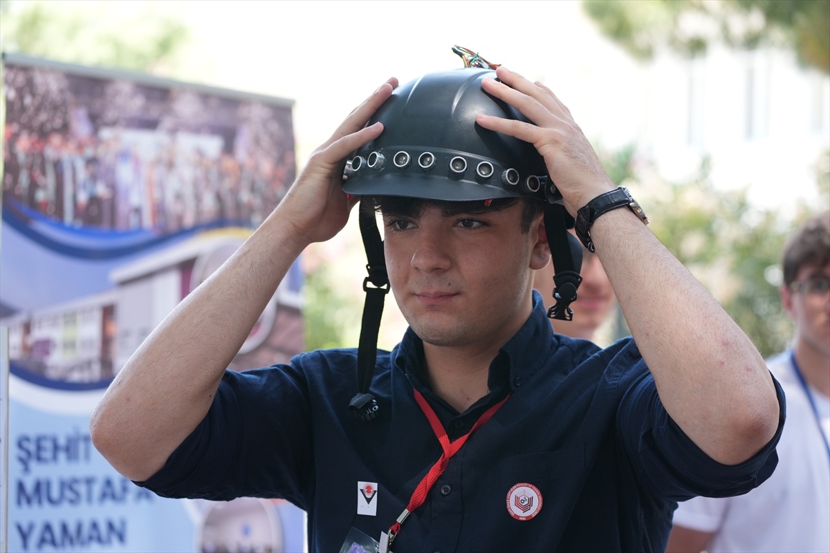 İzmir\'de Öğrencilerden Bilim Fuarı