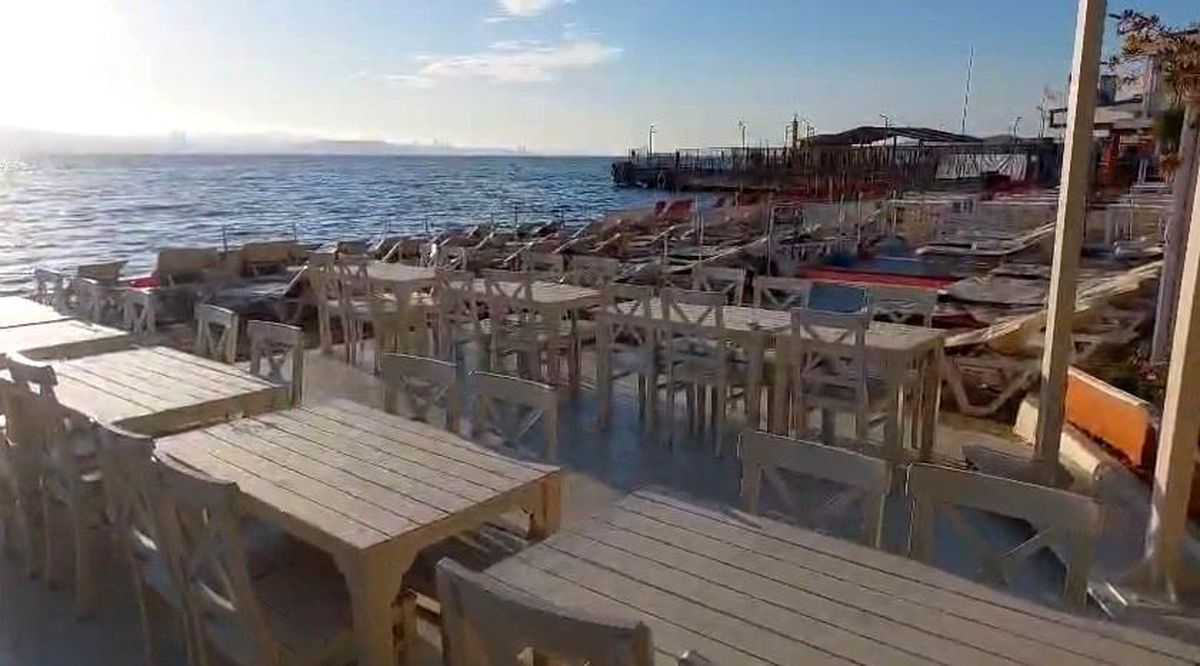Kınalıada\'da kıyı işgali gerginliği: Resmi uyarılara rağmen masa ve sandalyeler yeniden konuldu