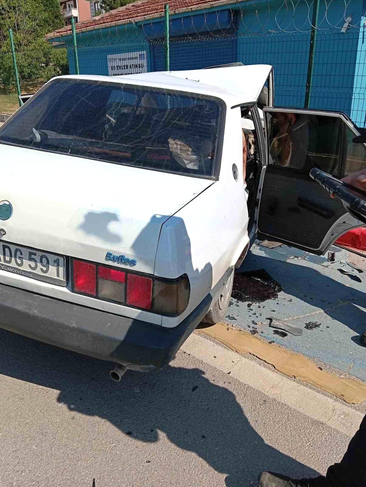 Kocaeli\'de Kaza: Sürücü Sıkıştı, Hastaneye Kaldırıldı