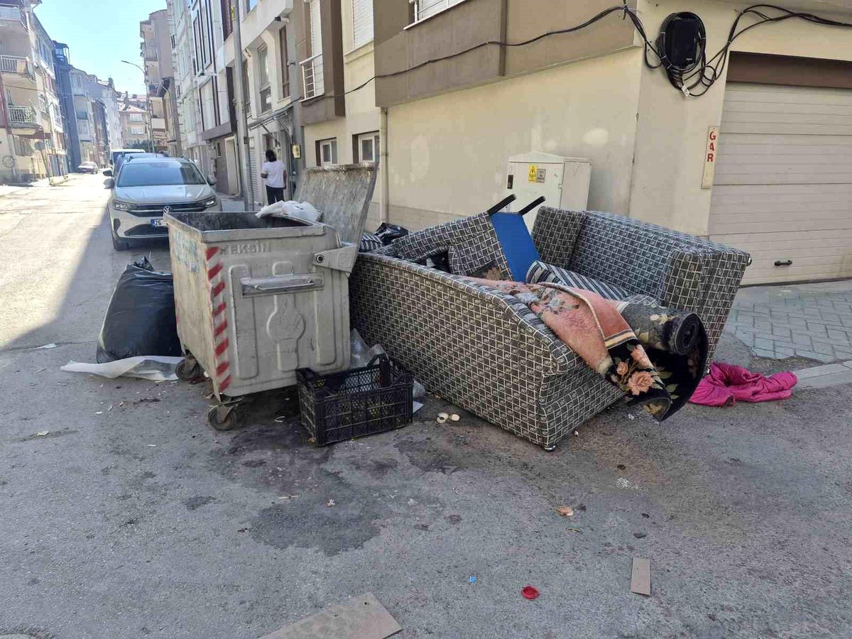 Eskişehir\'de Çöp Konteyneri Sorunu