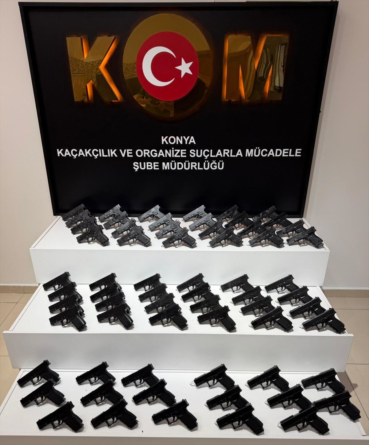Akşehir\'de Ruhsatsız Silah Operasyonu