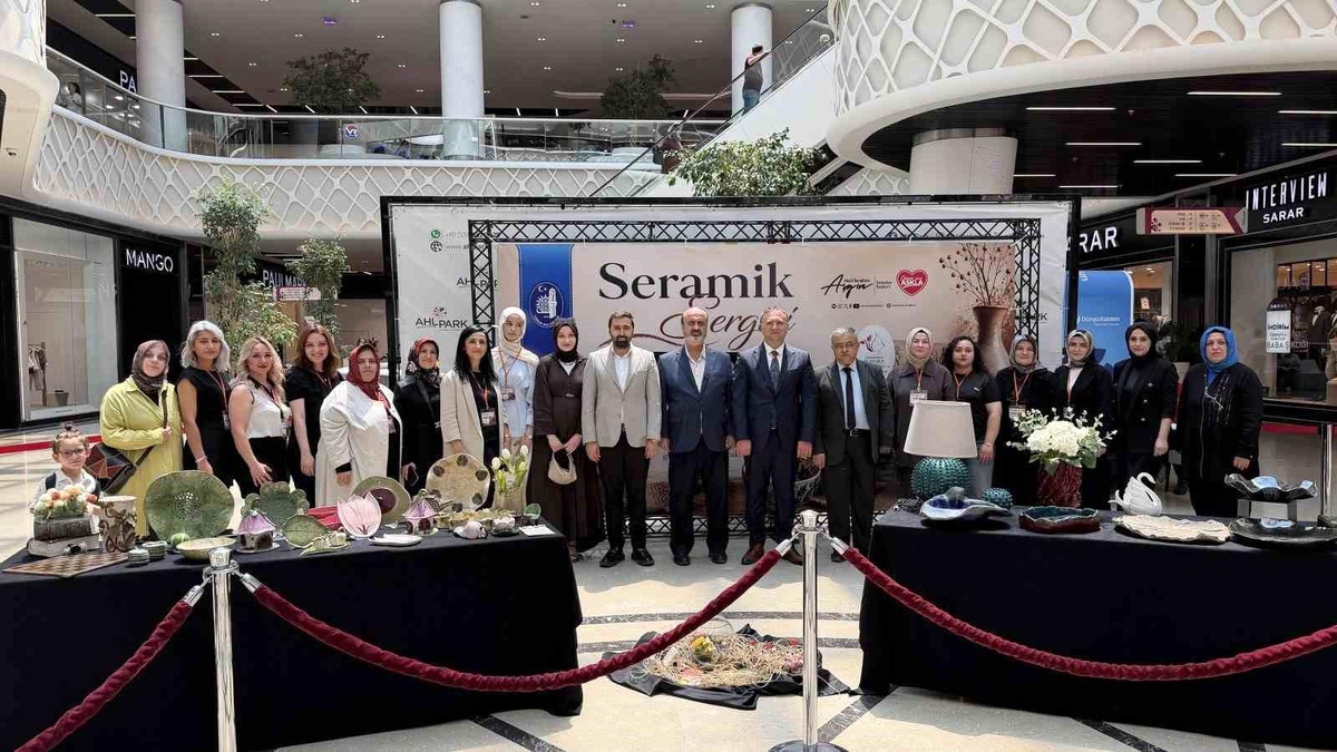 Kursiyerlerin seramik ürünleri görücüye çıktı