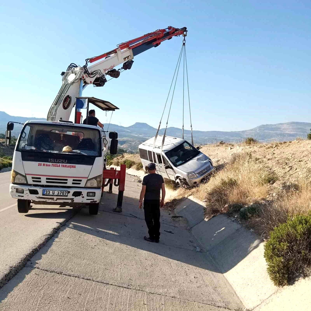 Mersin\'de Trafik Kazası: 5 Kişi Yaralanmadan Kurtuldu