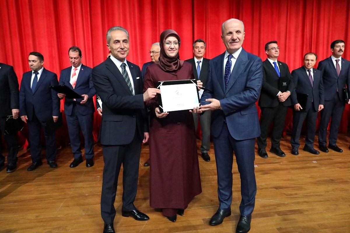 Manisa CBÜ\'ye Spor Dostu Kampüs Ödülü