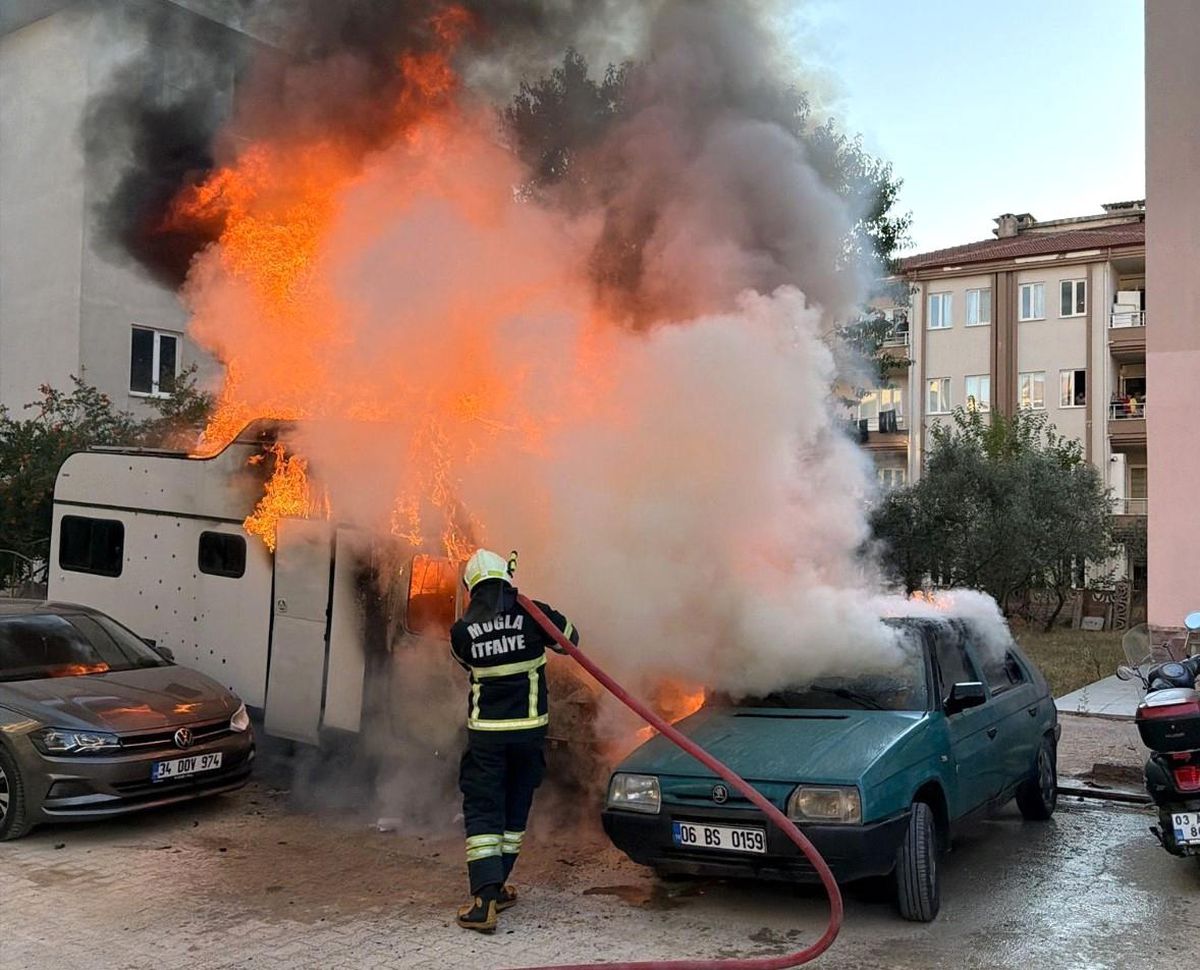Menteşe\'de karavan küle döndü