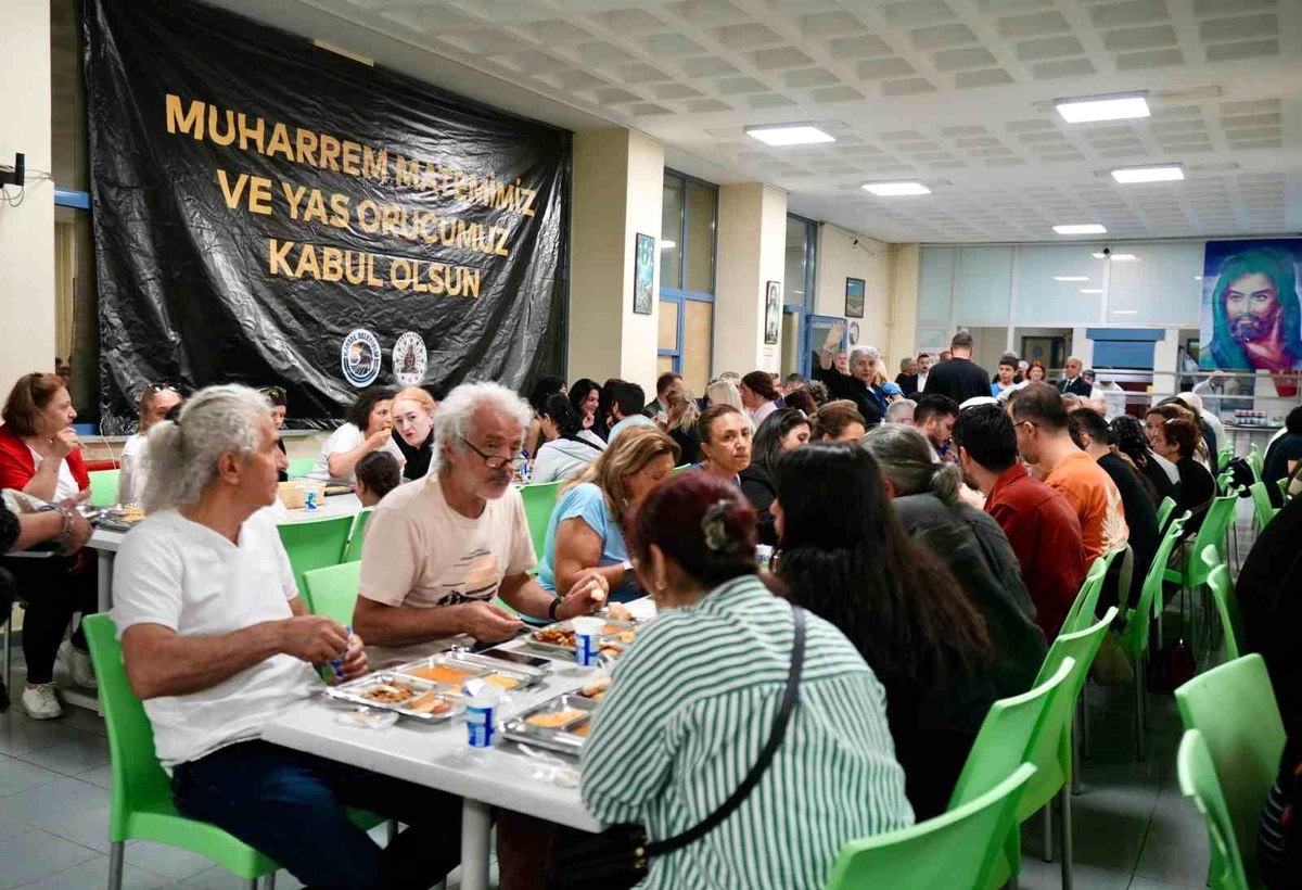 Muharrem ayının ilk orucu Kartal Cemevi\'nde açıldı