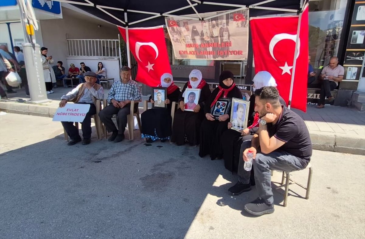 Muş\'ta Terör Mağduru Ailelerin Eylemi Devam Ediyor