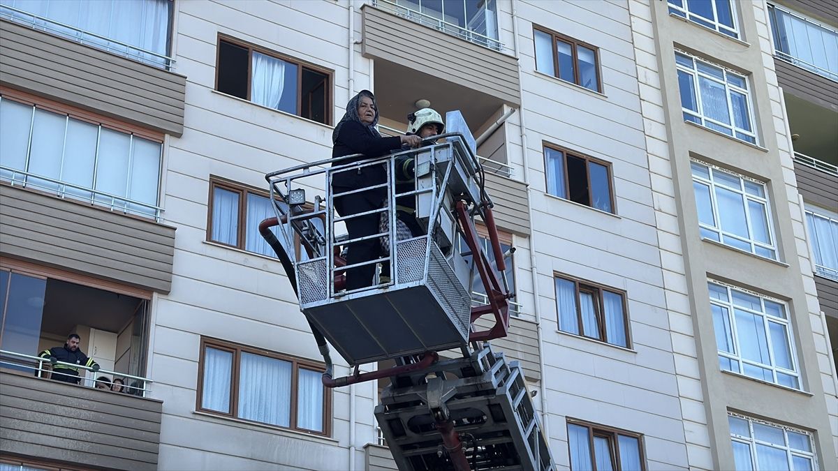 Niğde\'de Apartman Yangını
