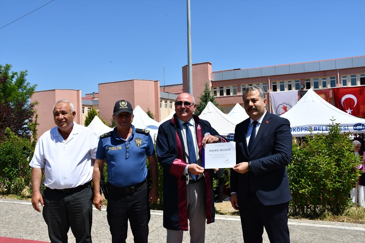 56 Yaşındaki Öğrenci Bölüm Birincisi Oldu