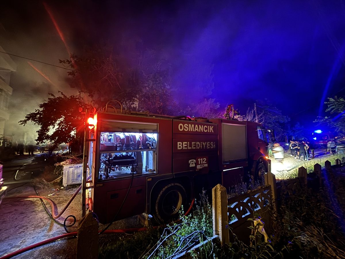 Osmancık\'ta Yangın: Eski Ev Kullanılamaz Hale Geldi