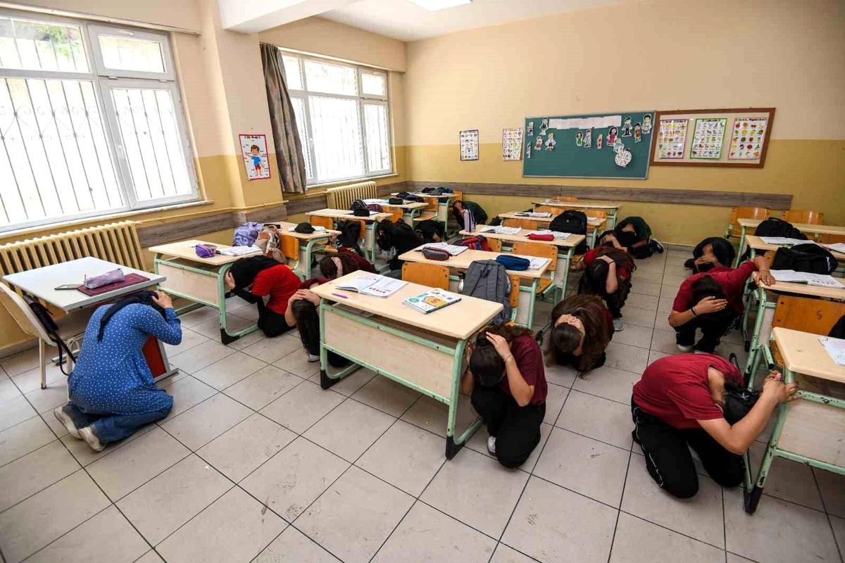 Osmangazi Belediyesi\'nden okullarda afet bilinci çalışması