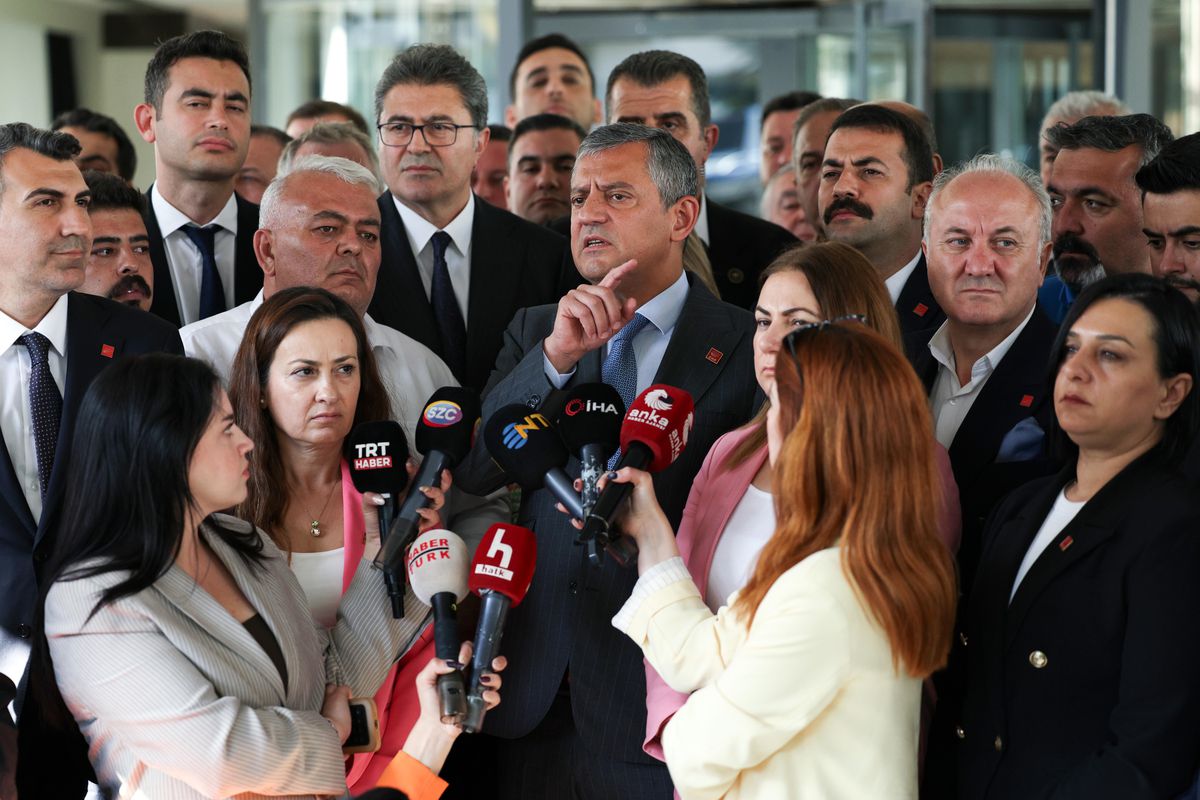 Hukuksuzluk Uyarısı: CHP İl Başkanlarına Destek