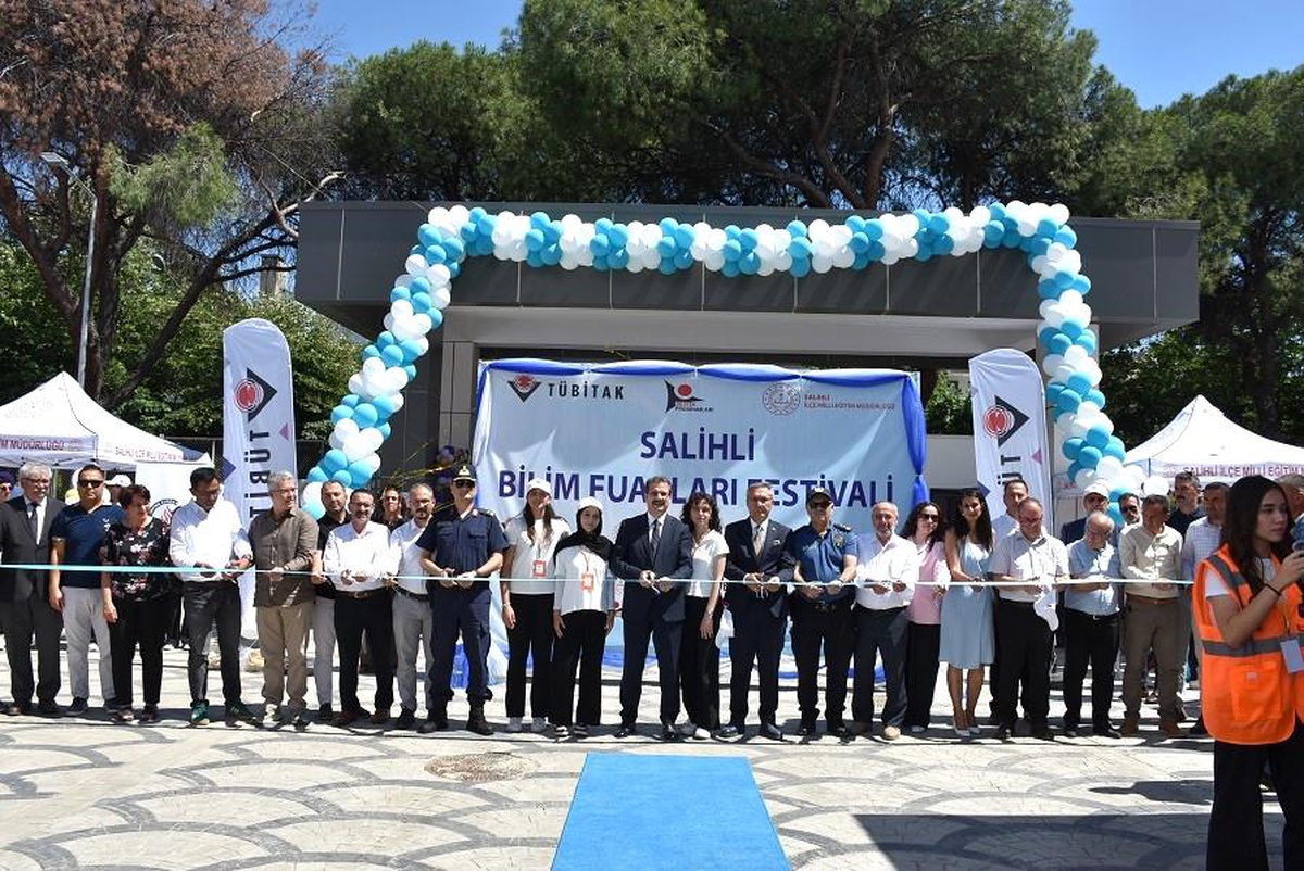 Salihli\'de Bilim Fuarları Festivali Açıldı