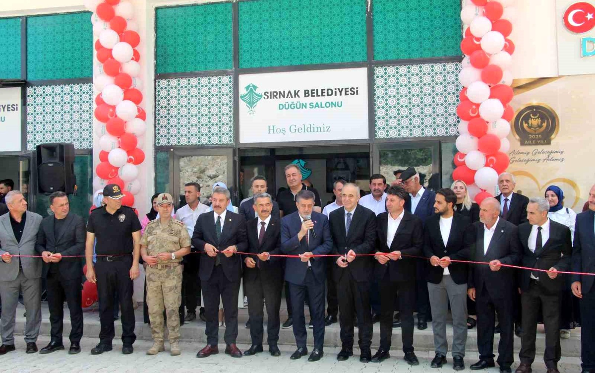 Şırnak\'ta ücretsiz düğün salonu açıldı, 10 çocuklu aileye destek