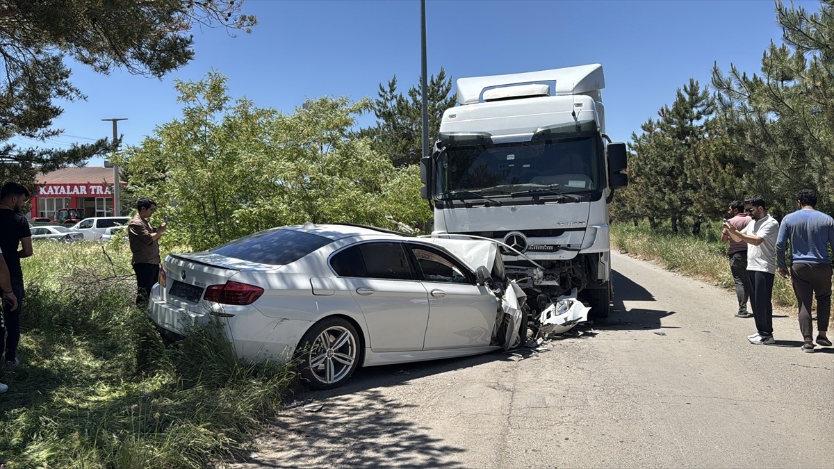 Sivas\'ta Trafik Kazası: Bir Ölü