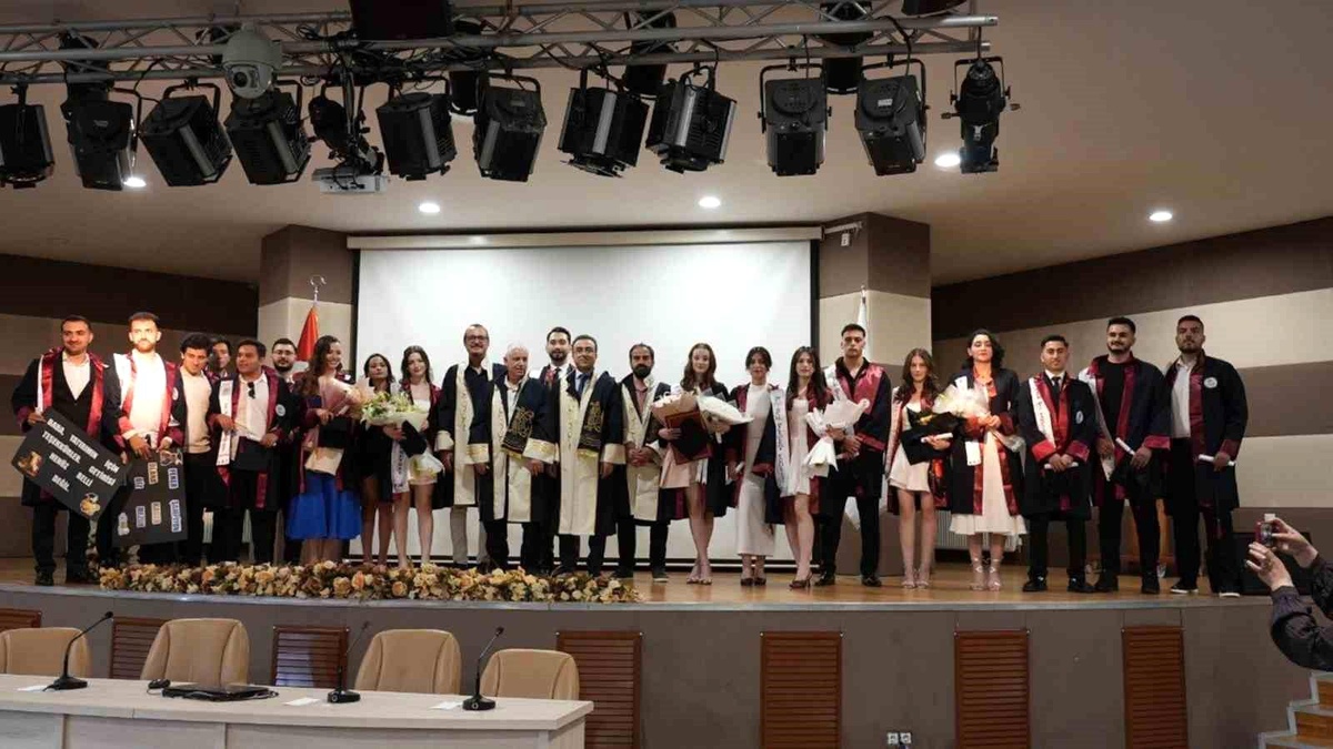 Karabük Üniversitesi 11. Dönem Mezunlarını Uğurladı