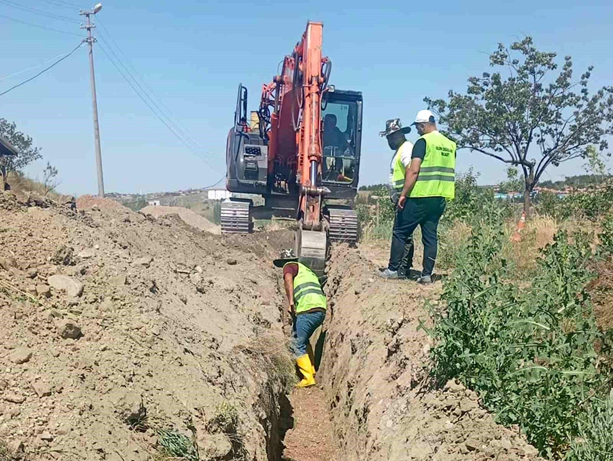 Sungurlu\'da içme suyu şebeke hattı çalışmaları sürüyor