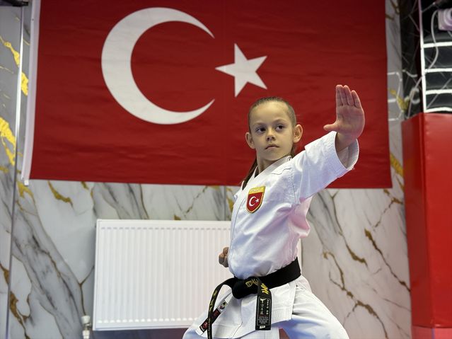 Minik Karateci Ayza Akgün Balkan'dan Bronzla Döndü