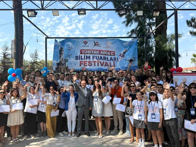 İzmir’de Bilim Fuarları Festivali Düzenlendi