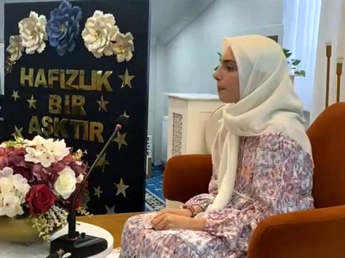 1 yılda hafız oldu, 30 cüzü bir günde ezberden okuyarak hatim etti